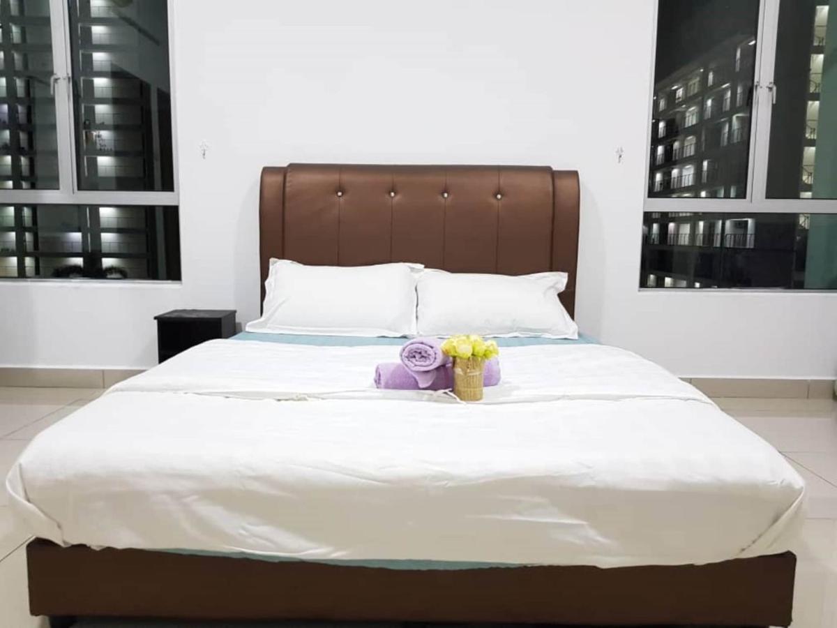 Oyo Home 90418 Suriamas Suites Condominium 1 Johor Bahru Eksteriør bilde